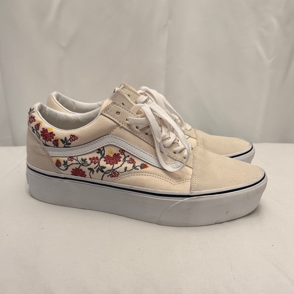 Vans Women's old skool Cream Sneakers with embroidered Floral Design - Picture 3 of 10